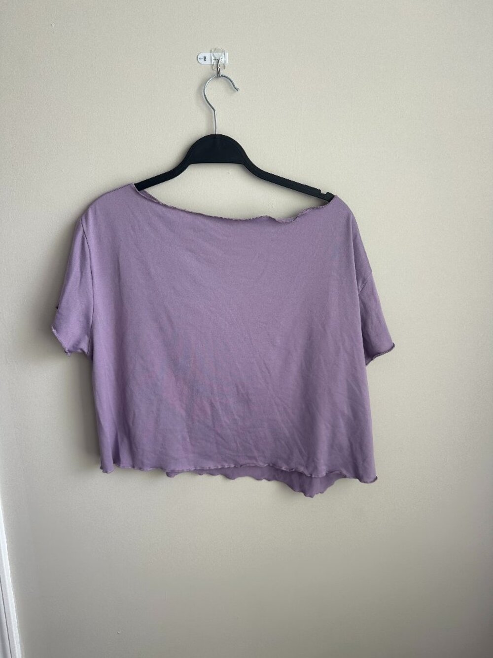 Colsie Lavender Off-the-Shoulder Raw Hem Short-Sleeve Crop Top L